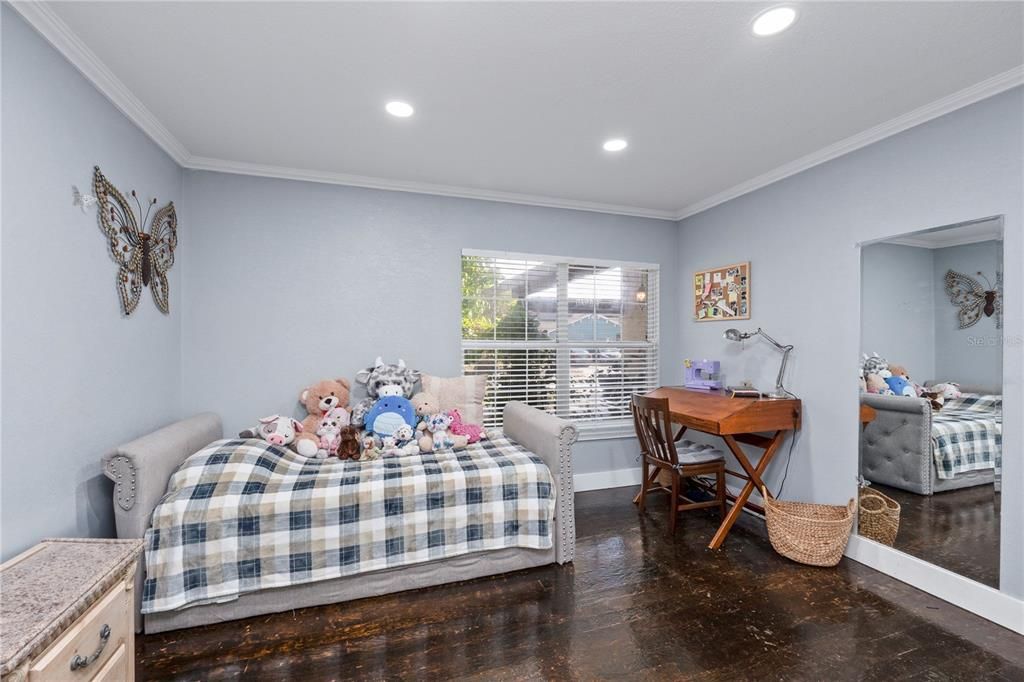 For Sale: $550,000 (3 beds, 2 baths, 1730 Square Feet)