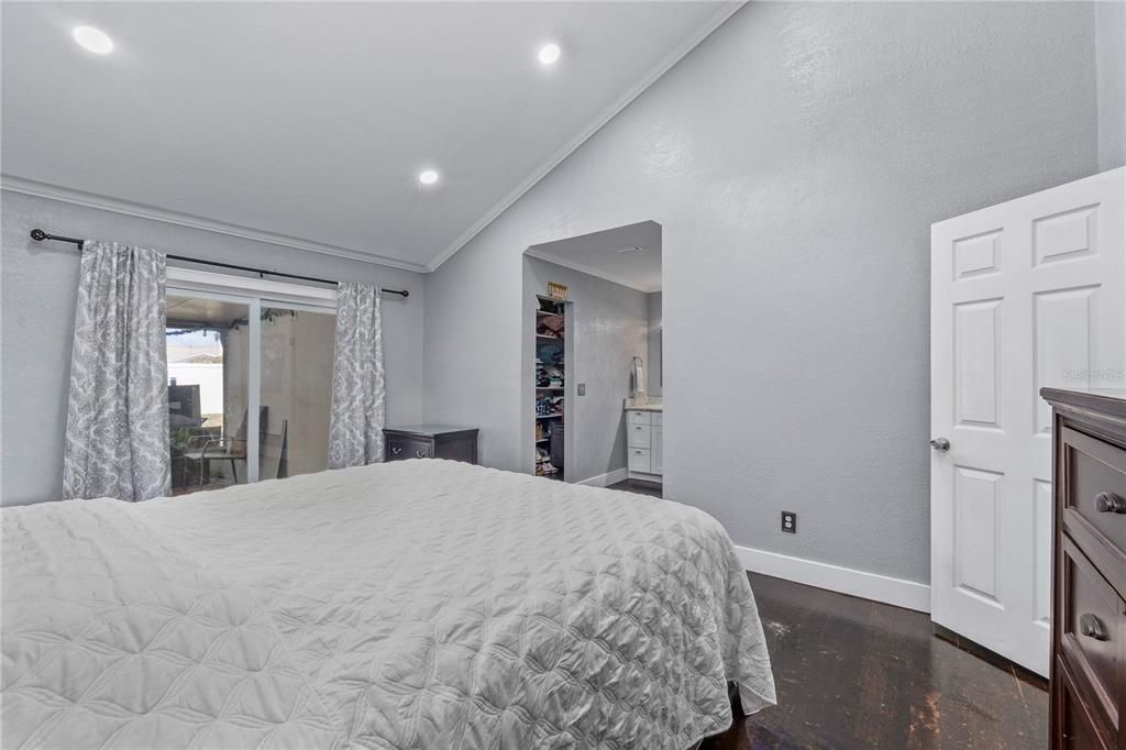 For Sale: $550,000 (3 beds, 2 baths, 1730 Square Feet)