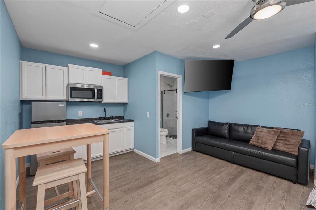 For Sale: $550,000 (3 beds, 2 baths, 1730 Square Feet)