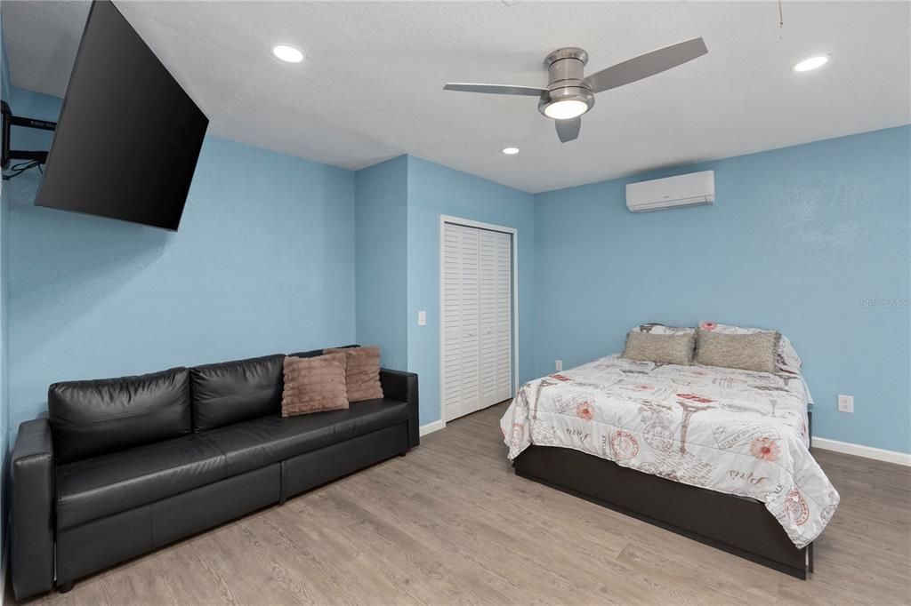 For Sale: $550,000 (3 beds, 2 baths, 1730 Square Feet)