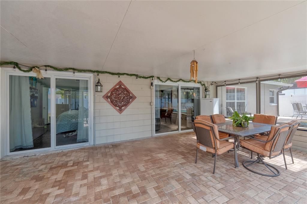 For Sale: $550,000 (3 beds, 2 baths, 1730 Square Feet)