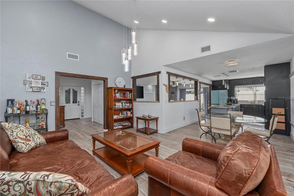 For Sale: $550,000 (3 beds, 2 baths, 1730 Square Feet)