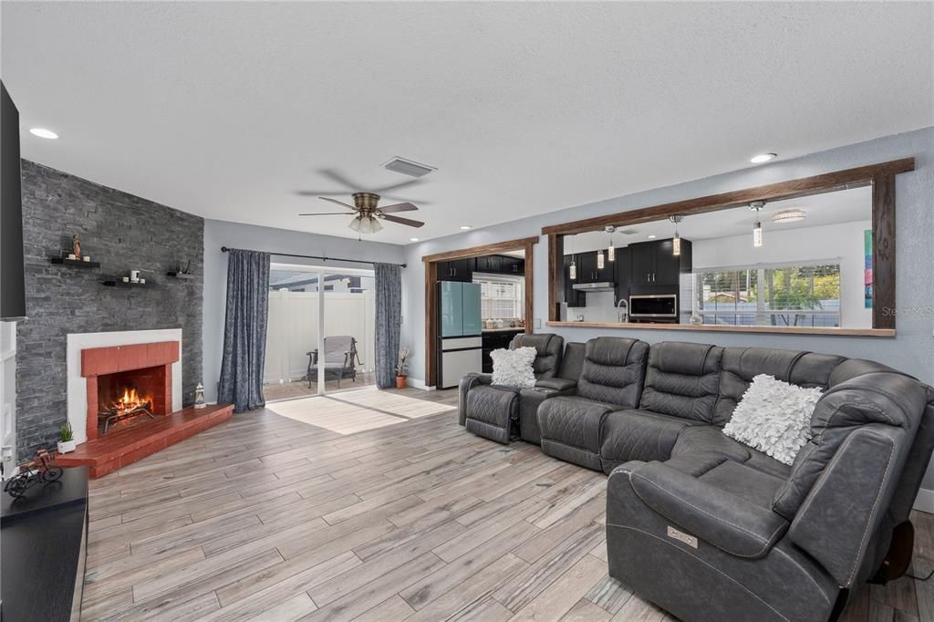 For Sale: $550,000 (3 beds, 2 baths, 1730 Square Feet)