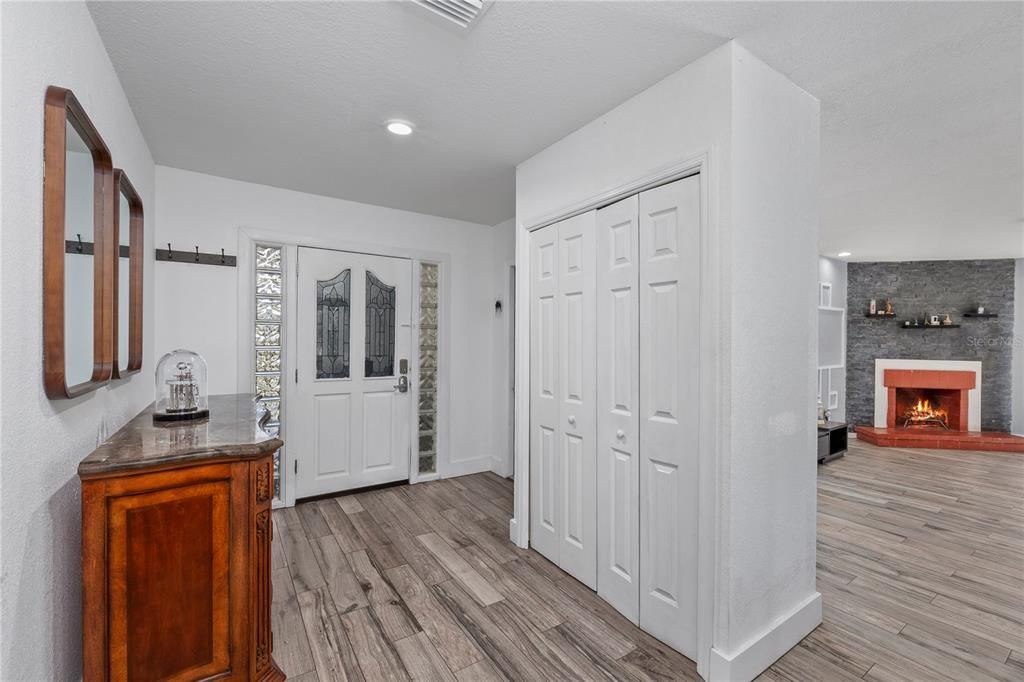 For Sale: $550,000 (3 beds, 2 baths, 1730 Square Feet)