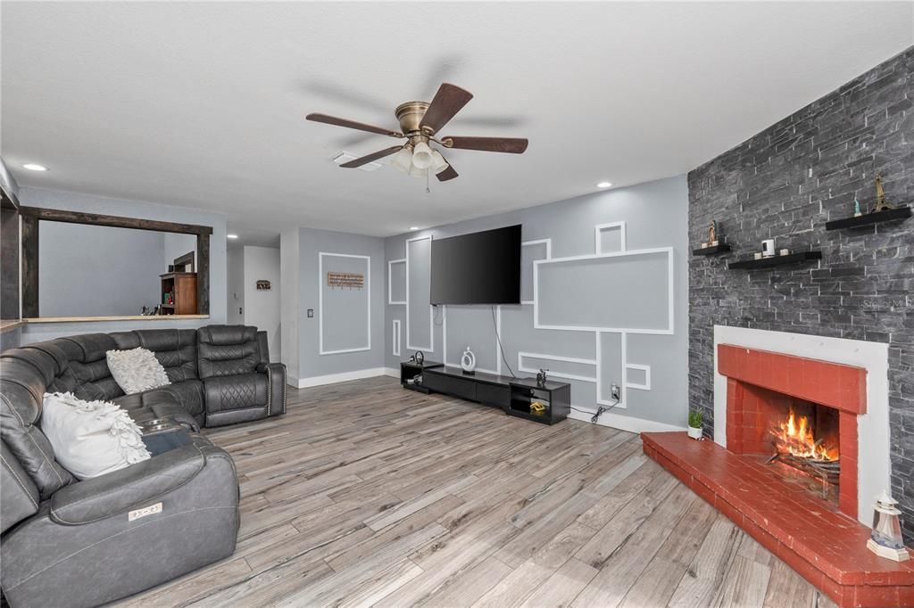 For Sale: $550,000 (3 beds, 2 baths, 1730 Square Feet)