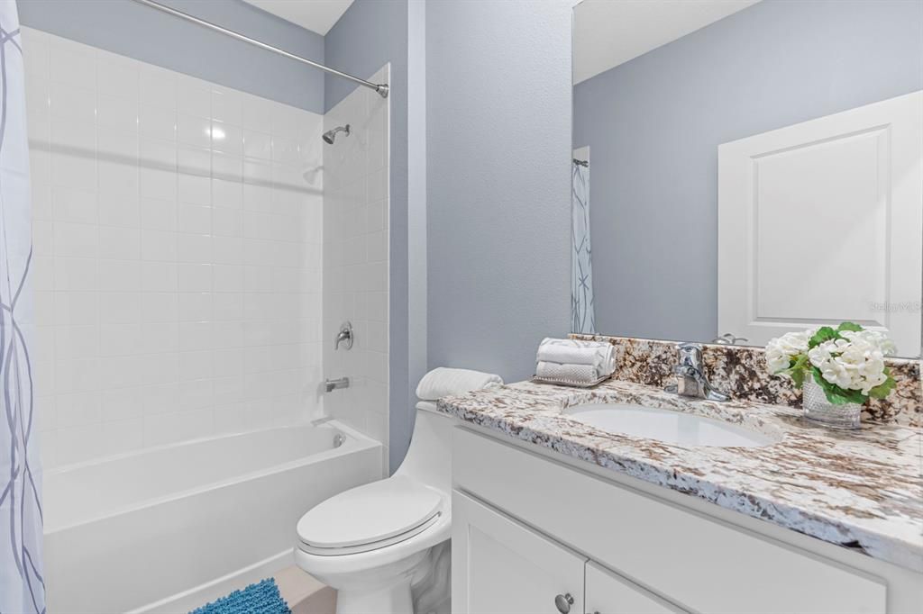 На продажу: $385,000 (4 спален, 2 ванн, 2034 Квадратных фут)