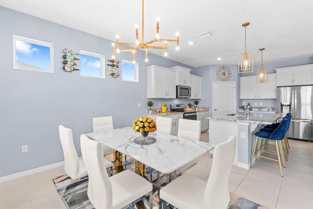 На продажу: $385,000 (4 спален, 2 ванн, 2034 Квадратных фут)