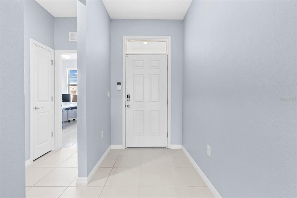 На продажу: $385,000 (4 спален, 2 ванн, 2034 Квадратных фут)