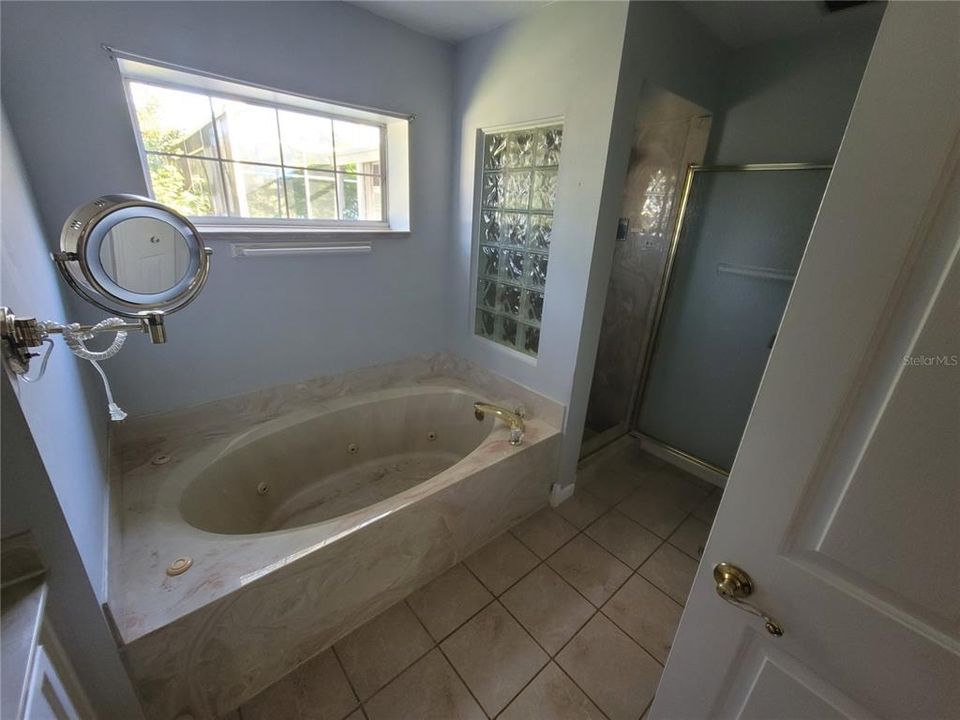 待售: $550,000 (4 贝兹, 2 浴室, 2608 平方英尺)