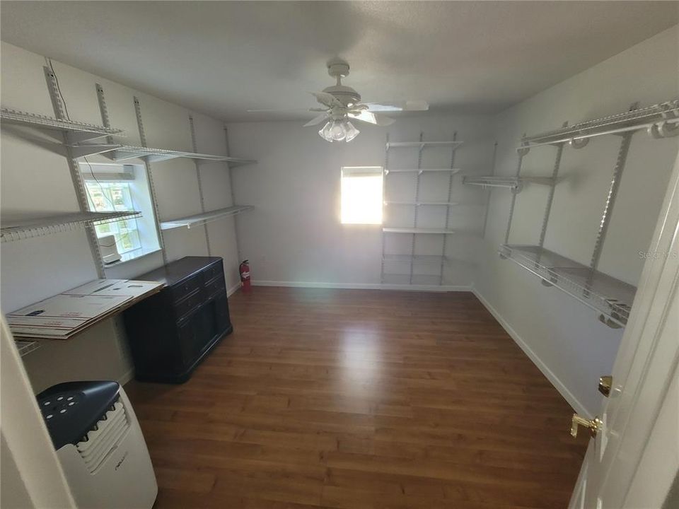 待售: $550,000 (4 贝兹, 2 浴室, 2608 平方英尺)