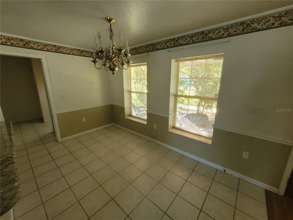 待售: $550,000 (4 贝兹, 2 浴室, 2608 平方英尺)