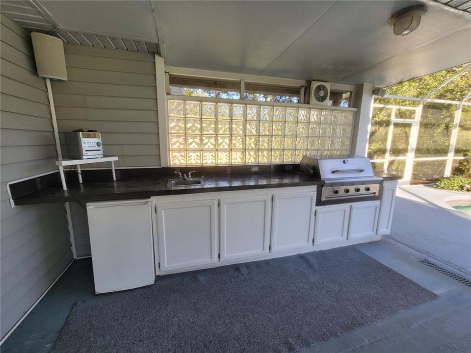 待售: $550,000 (4 贝兹, 2 浴室, 2608 平方英尺)