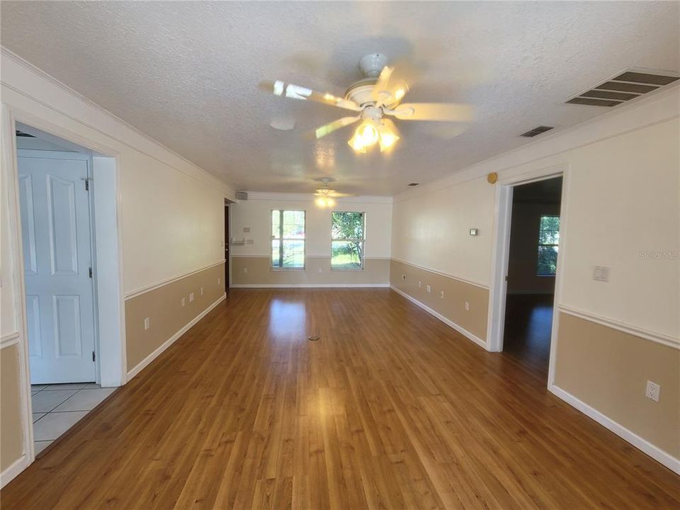 待售: $550,000 (4 贝兹, 2 浴室, 2608 平方英尺)