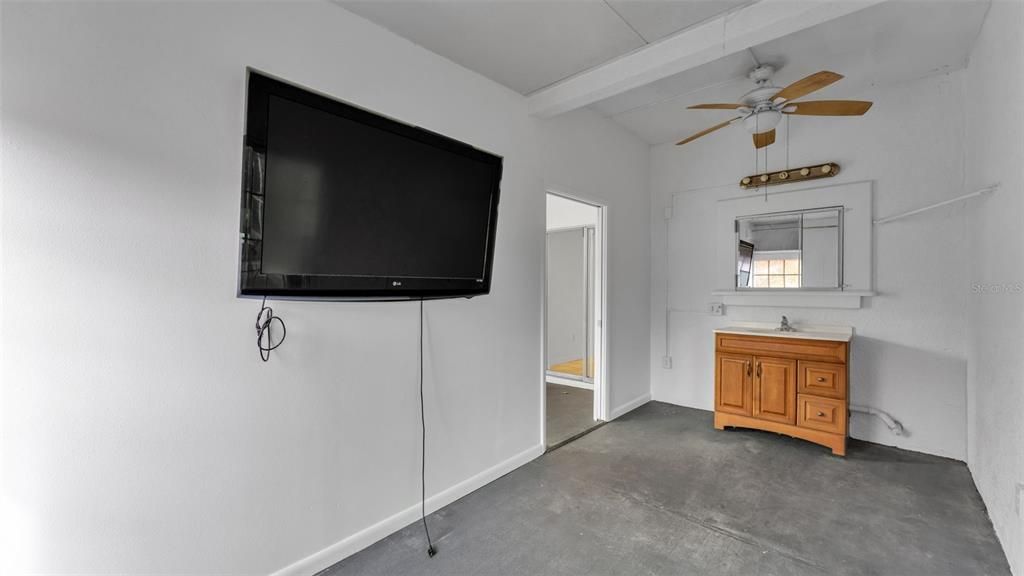 For Sale: $220,000 (2 beds, 2 baths, 1490 Square Feet)