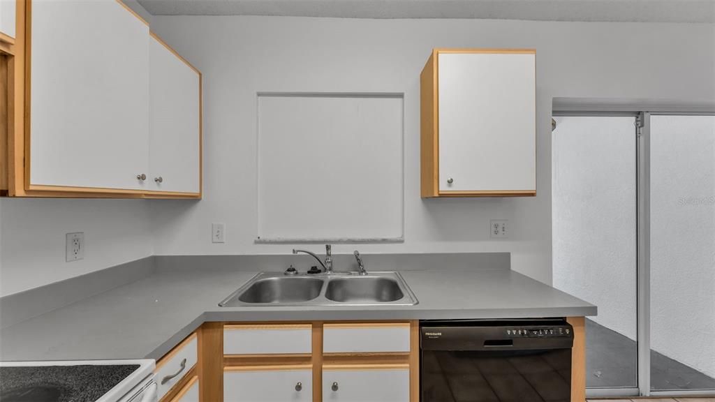 For Sale: $220,000 (2 beds, 2 baths, 1490 Square Feet)