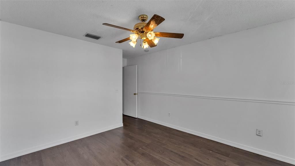 For Sale: $220,000 (2 beds, 2 baths, 1490 Square Feet)