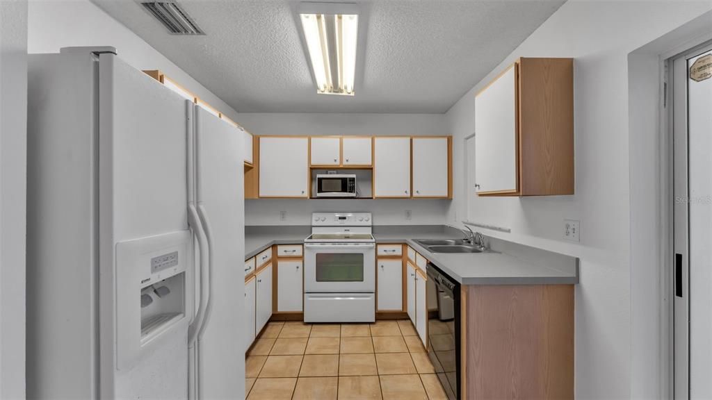 For Sale: $220,000 (2 beds, 2 baths, 1490 Square Feet)