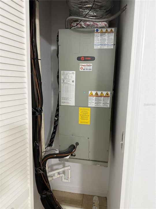 For Sale: $230,000 (2 beds, 2 baths, 990 Square Feet)