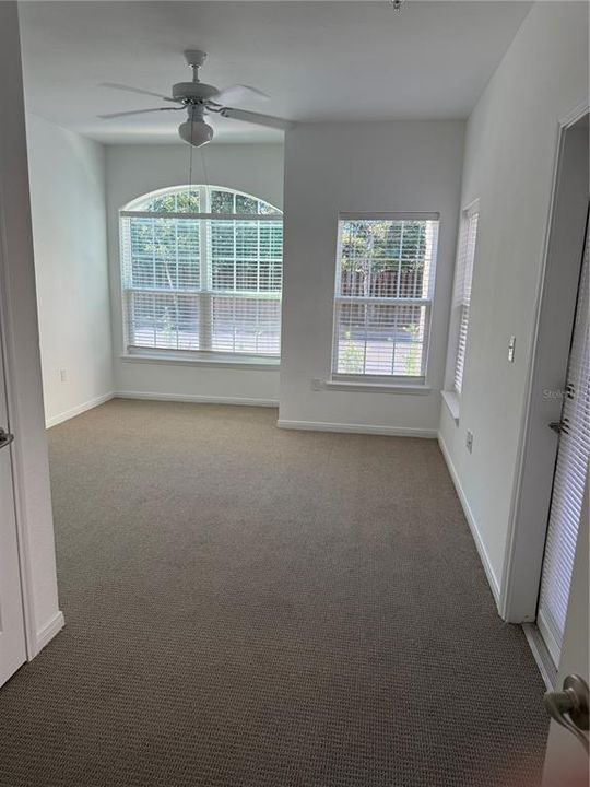 For Sale: $230,000 (2 beds, 2 baths, 990 Square Feet)