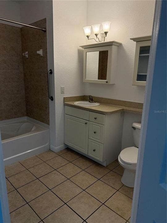 For Sale: $230,000 (2 beds, 2 baths, 990 Square Feet)