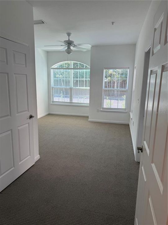 For Sale: $230,000 (2 beds, 2 baths, 990 Square Feet)