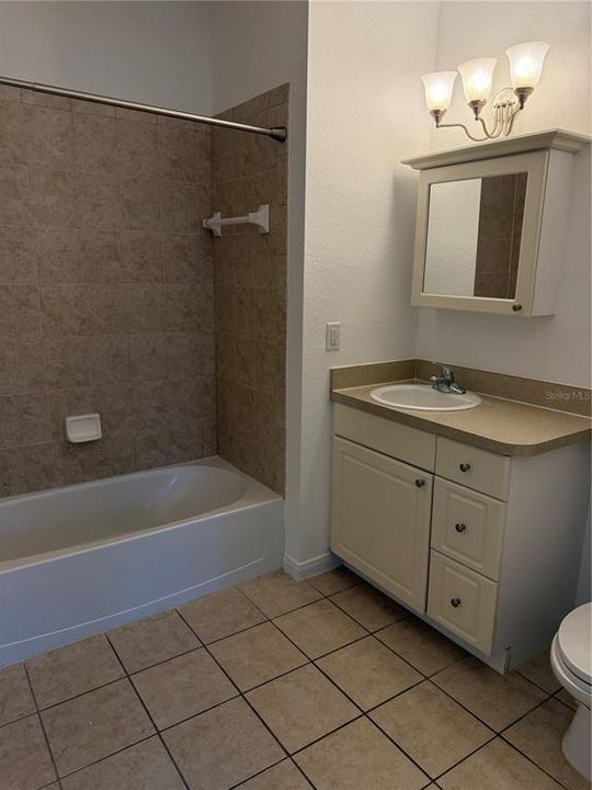 For Sale: $230,000 (2 beds, 2 baths, 990 Square Feet)