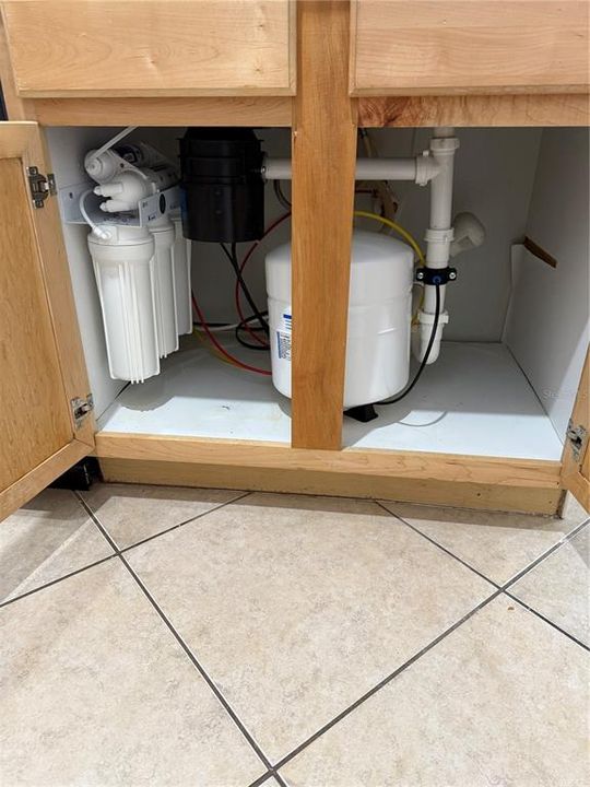 For Sale: $230,000 (2 beds, 2 baths, 990 Square Feet)