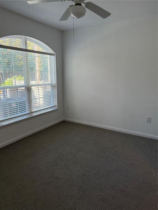 For Sale: $230,000 (2 beds, 2 baths, 990 Square Feet)