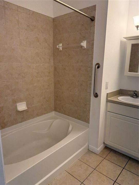 For Sale: $230,000 (2 beds, 2 baths, 990 Square Feet)