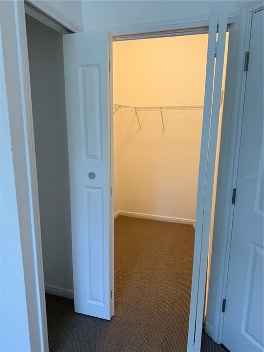 For Sale: $230,000 (2 beds, 2 baths, 990 Square Feet)