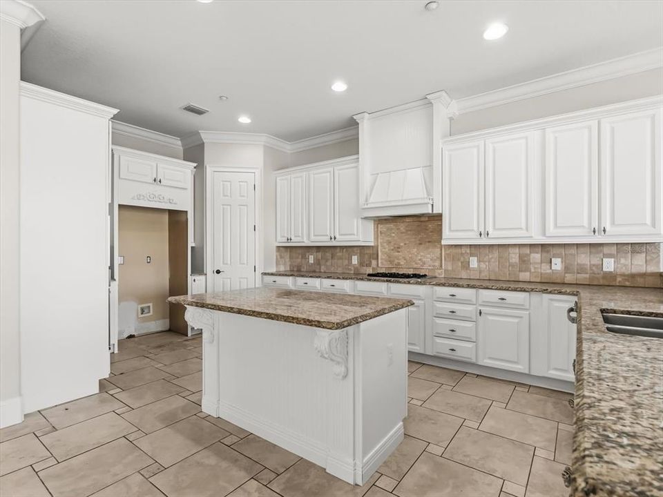 En Venta: $1,395,000 (6 camas, 6 baños, 5313 Pies cuadrados)