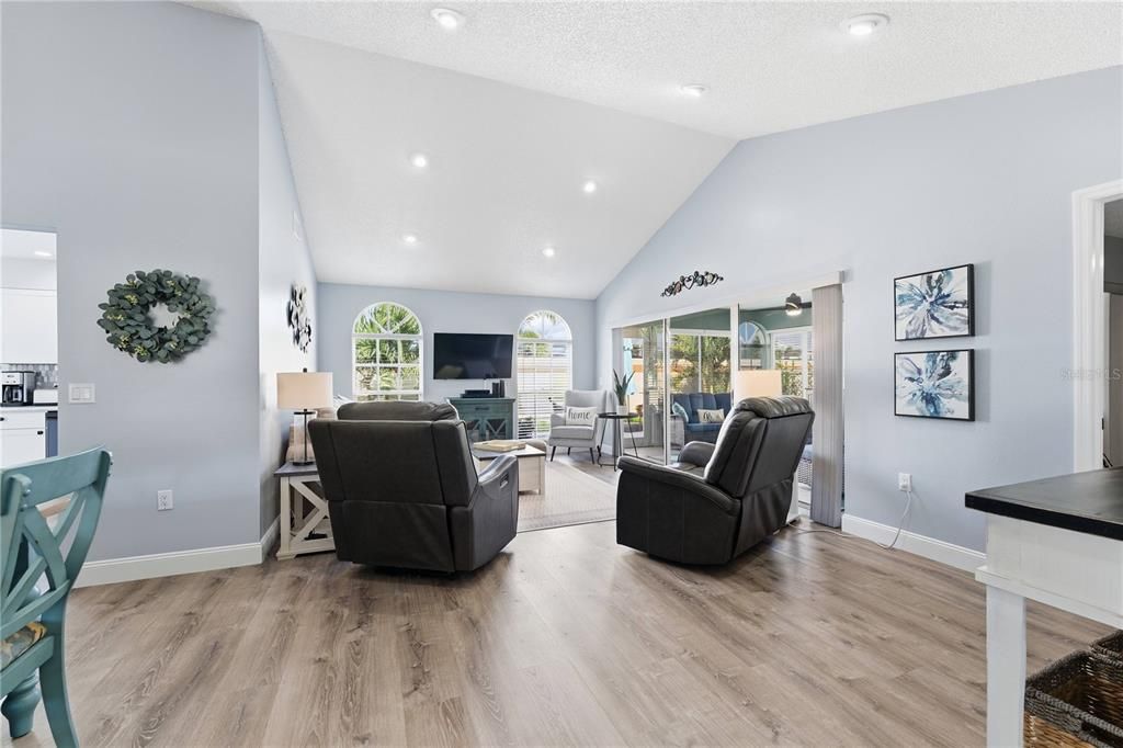 En Venta: $329,900 (3 camas, 2 baños, 1226 Pies cuadrados)