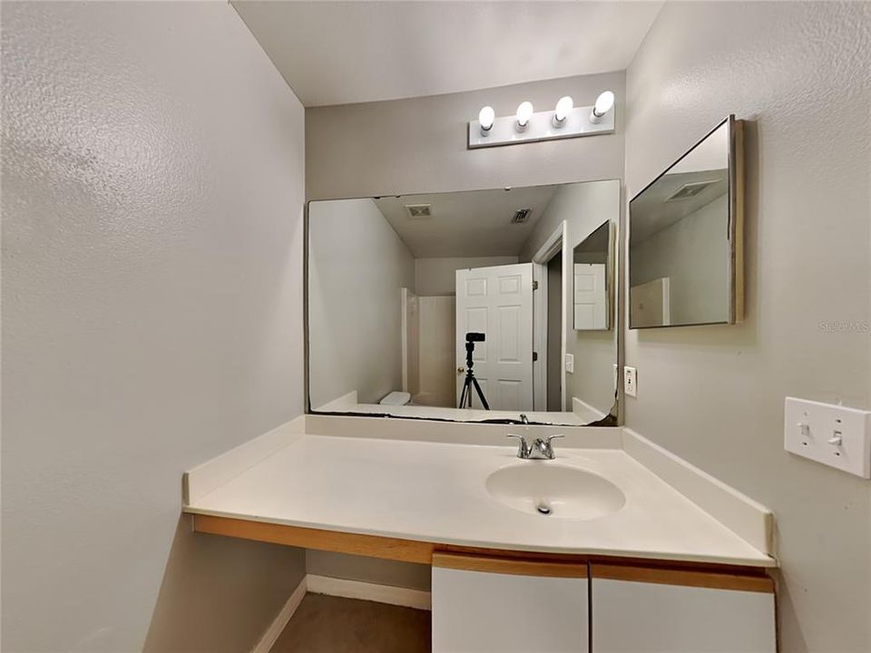 For Rent: $1,850 (3 beds, 2 baths, 1941 Square Feet)