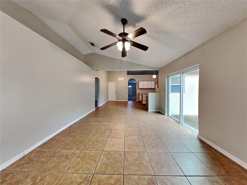 For Rent: $1,850 (3 beds, 2 baths, 1941 Square Feet)