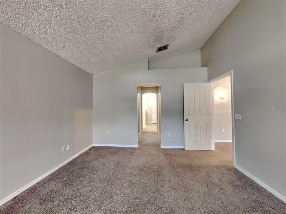 For Rent: $1,850 (3 beds, 2 baths, 1941 Square Feet)