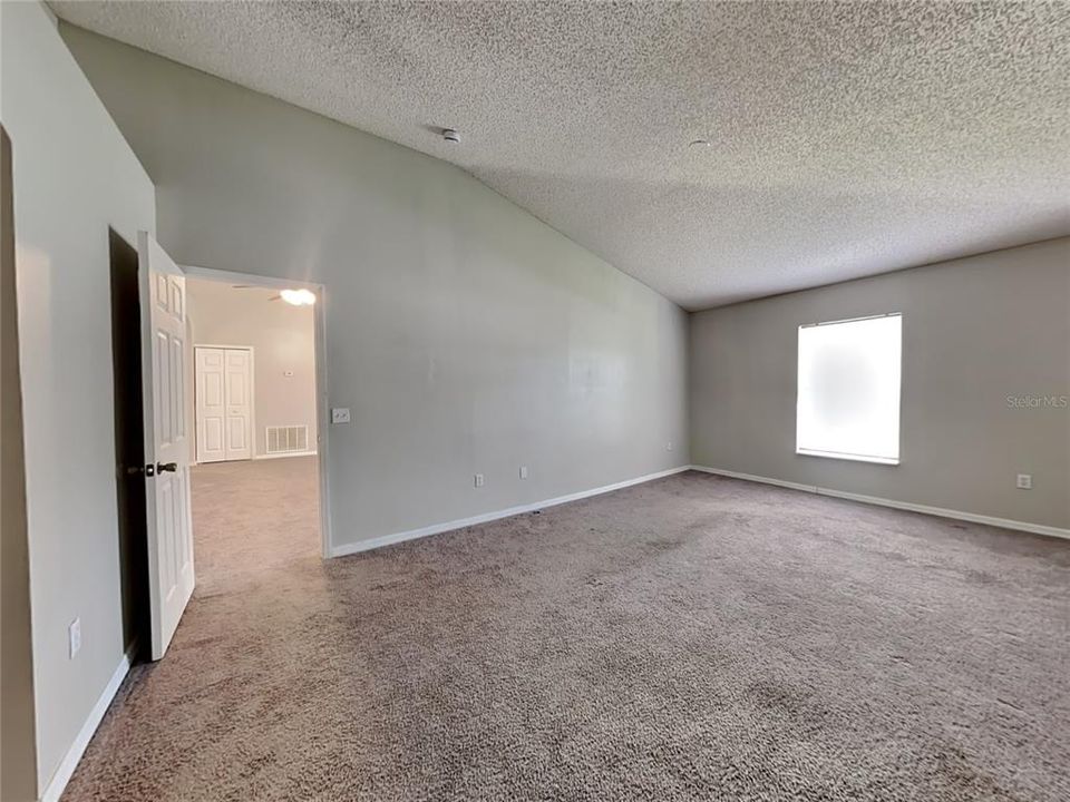 For Rent: $1,850 (3 beds, 2 baths, 1941 Square Feet)