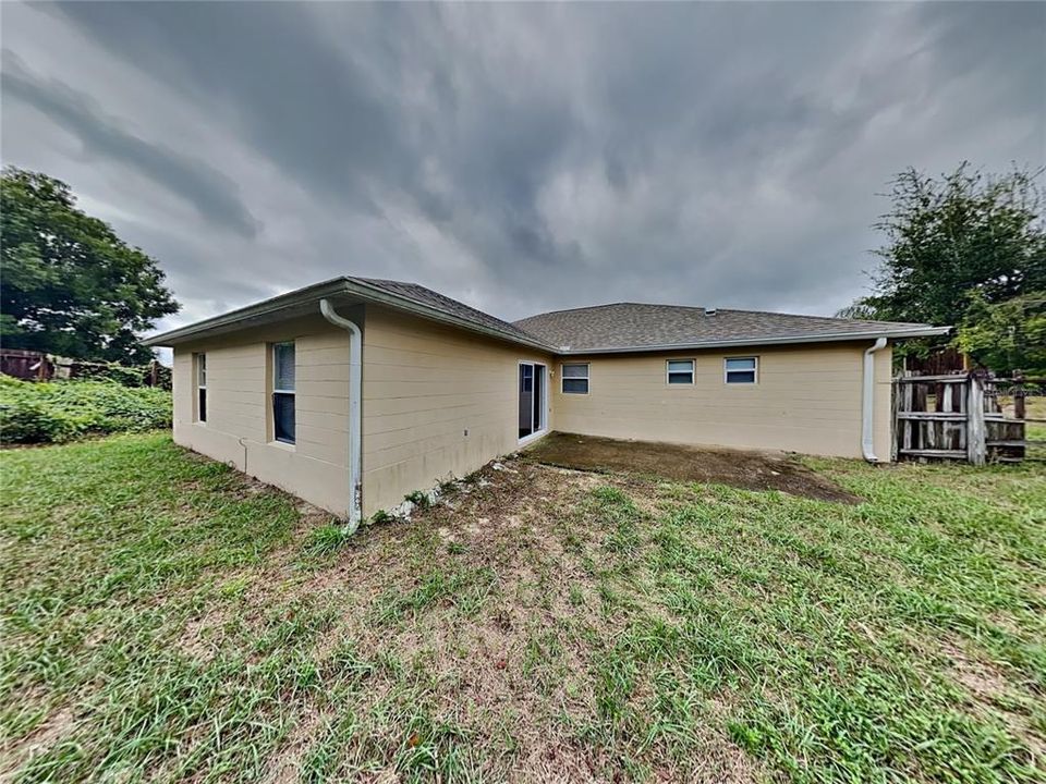 For Rent: $1,850 (3 beds, 2 baths, 1941 Square Feet)