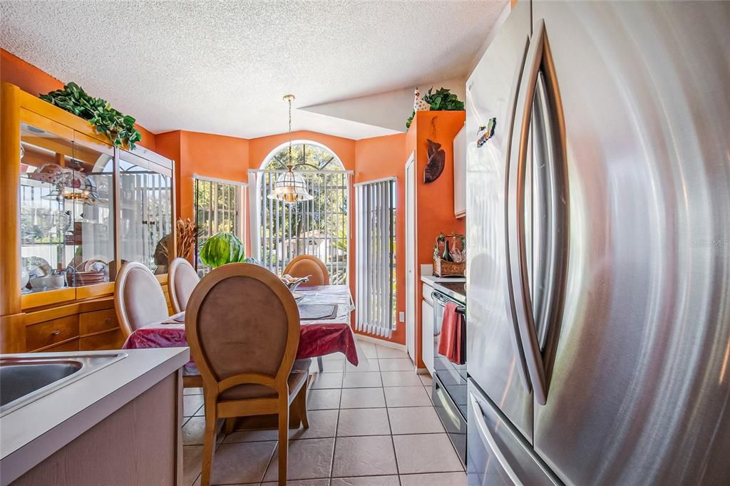 合同活跃: $279,999 (3 贝兹, 2 浴室, 1146 平方英尺)