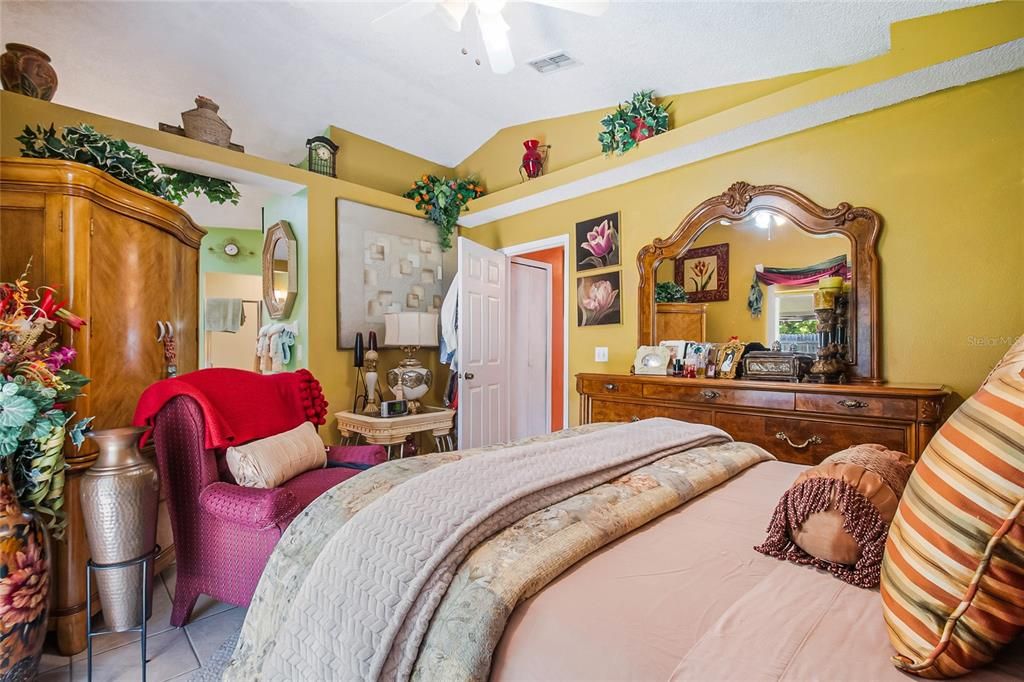 合同活跃: $279,999 (3 贝兹, 2 浴室, 1146 平方英尺)