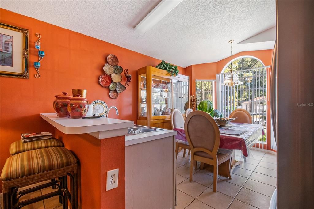 合同活跃: $279,999 (3 贝兹, 2 浴室, 1146 平方英尺)