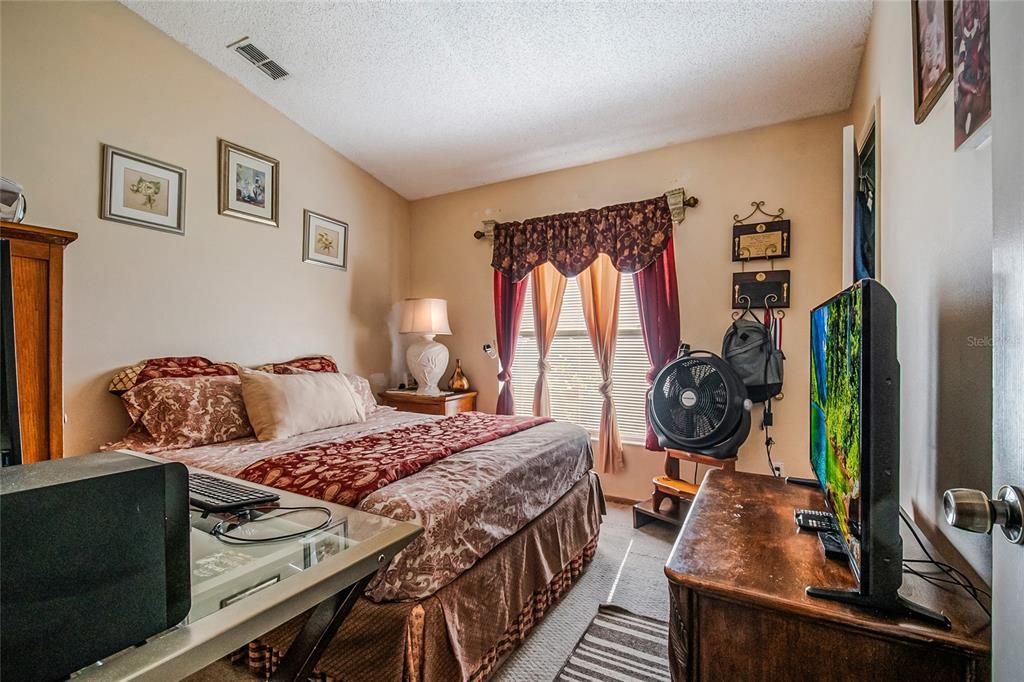 合同活跃: $279,999 (3 贝兹, 2 浴室, 1146 平方英尺)