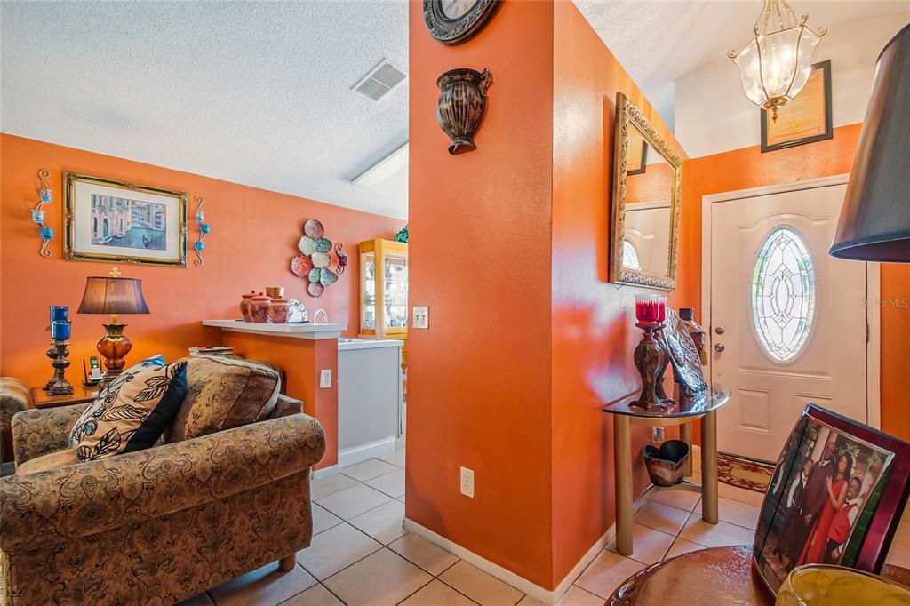 合同活跃: $279,999 (3 贝兹, 2 浴室, 1146 平方英尺)