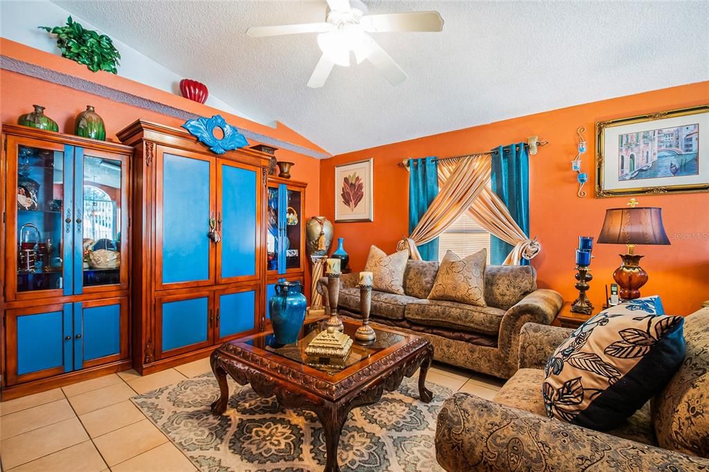 合同活跃: $279,999 (3 贝兹, 2 浴室, 1146 平方英尺)