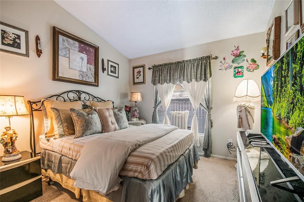 合同活跃: $279,999 (3 贝兹, 2 浴室, 1146 平方英尺)