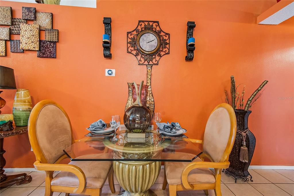 合同活跃: $279,999 (3 贝兹, 2 浴室, 1146 平方英尺)