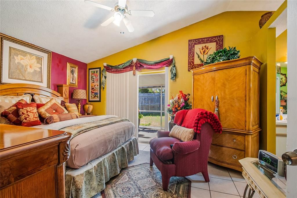 合同活跃: $279,999 (3 贝兹, 2 浴室, 1146 平方英尺)