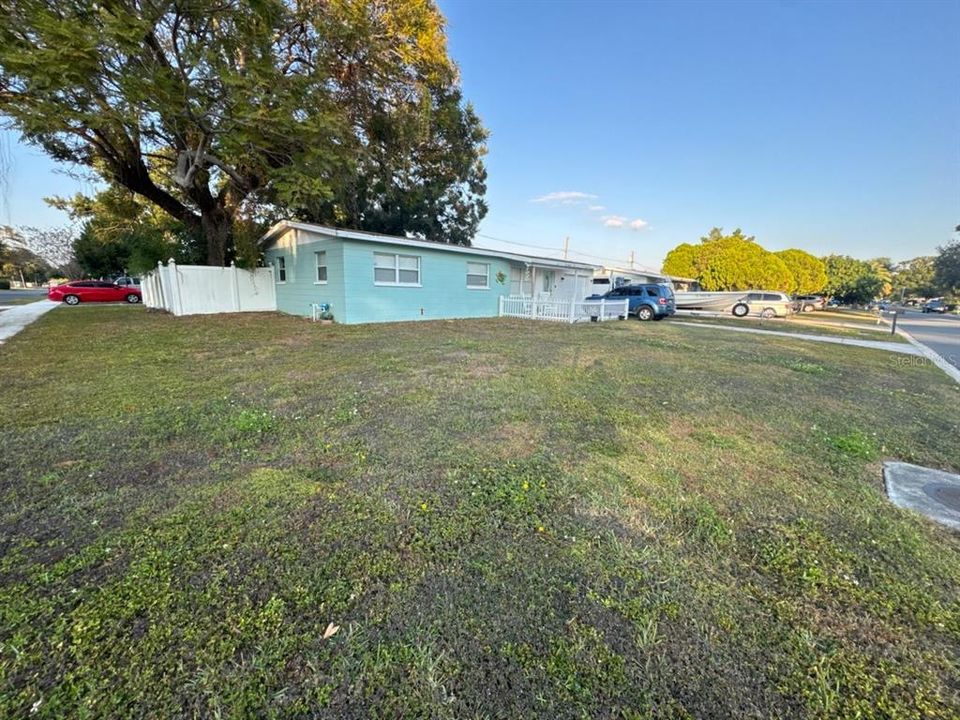 Active With Contract: $245,000 (2 beds, 1 baths, 912 Square Feet)