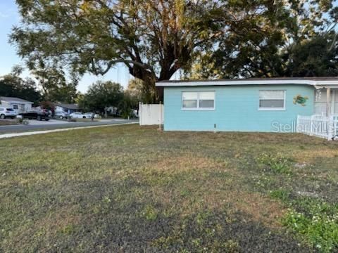 Active With Contract: $245,000 (2 beds, 1 baths, 912 Square Feet)