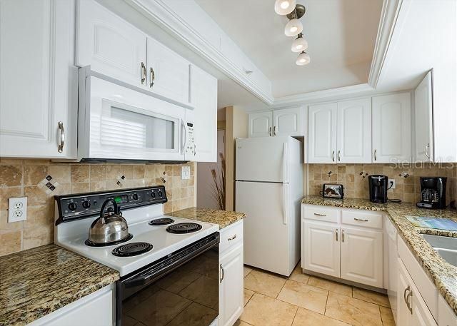 For Sale: $869,000 (2 beds, 2 baths, 1268 Square Feet)