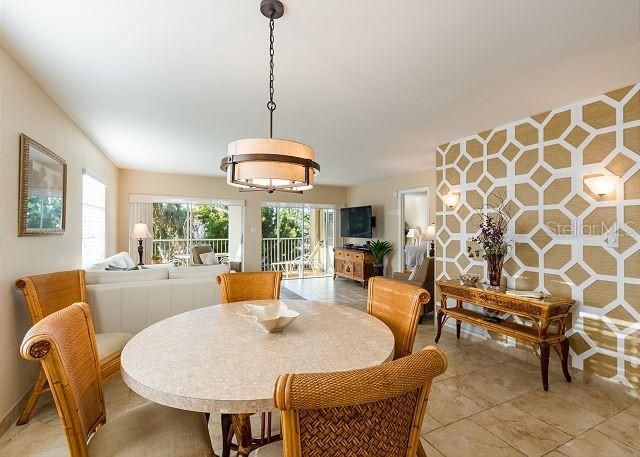 For Sale: $869,000 (2 beds, 2 baths, 1268 Square Feet)